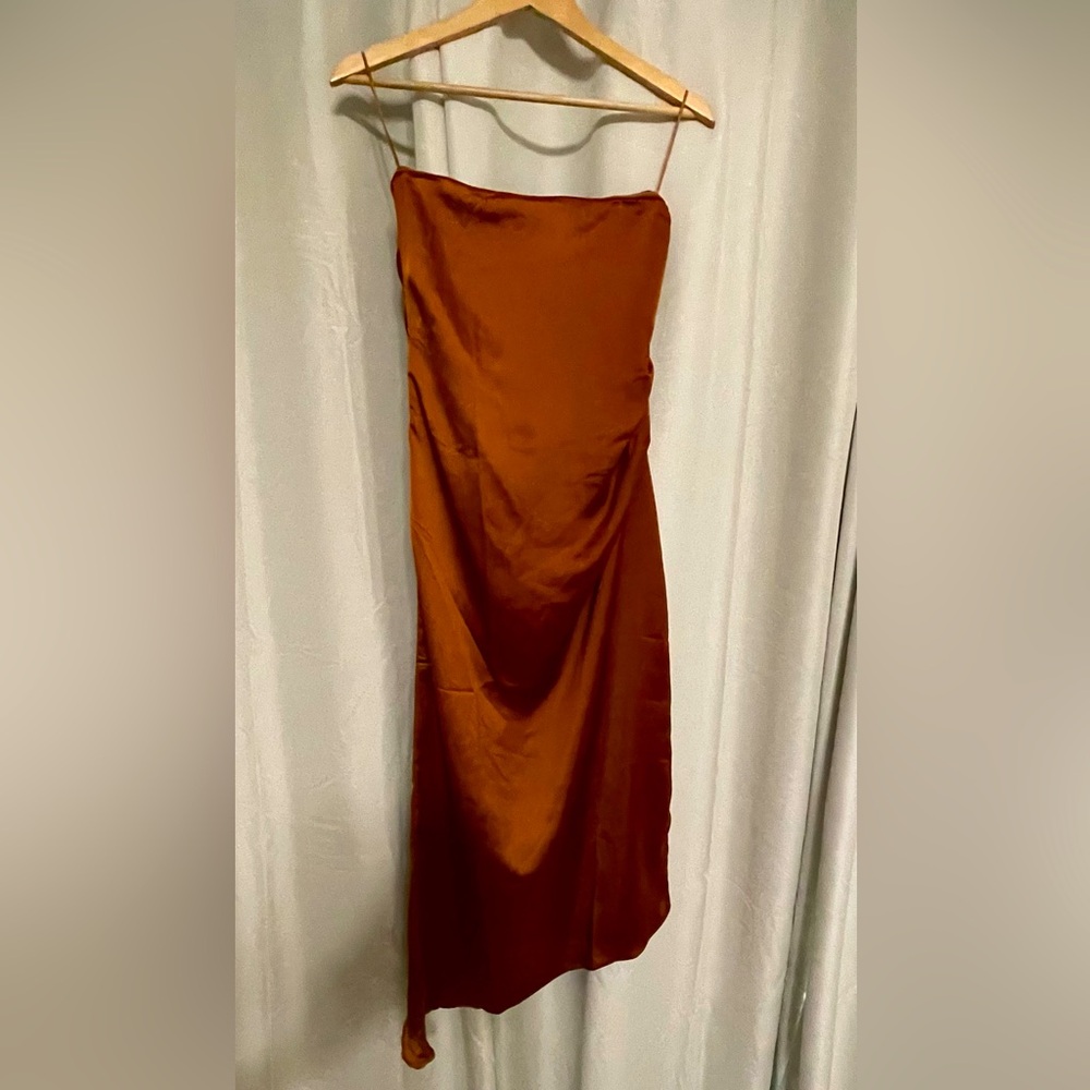 House of Harlow 1960 Strapless Midi dress
Bronze. Perfect for party 🎉Brand new